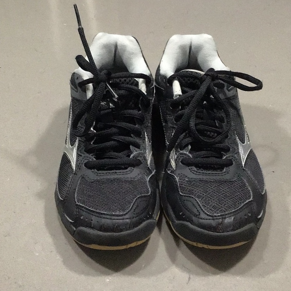Women’s s 5.5 mizuno wave supersonic volleyball shoe